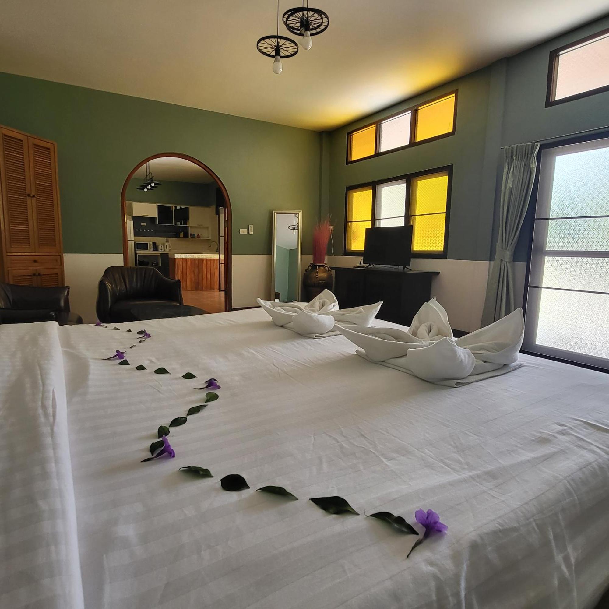 Namphung Phuket Boutique Resort Rawai Екстер'єр фото